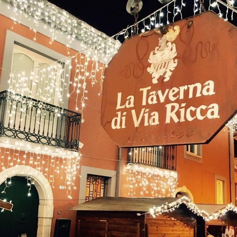 logo taverna di via ricca a lioni